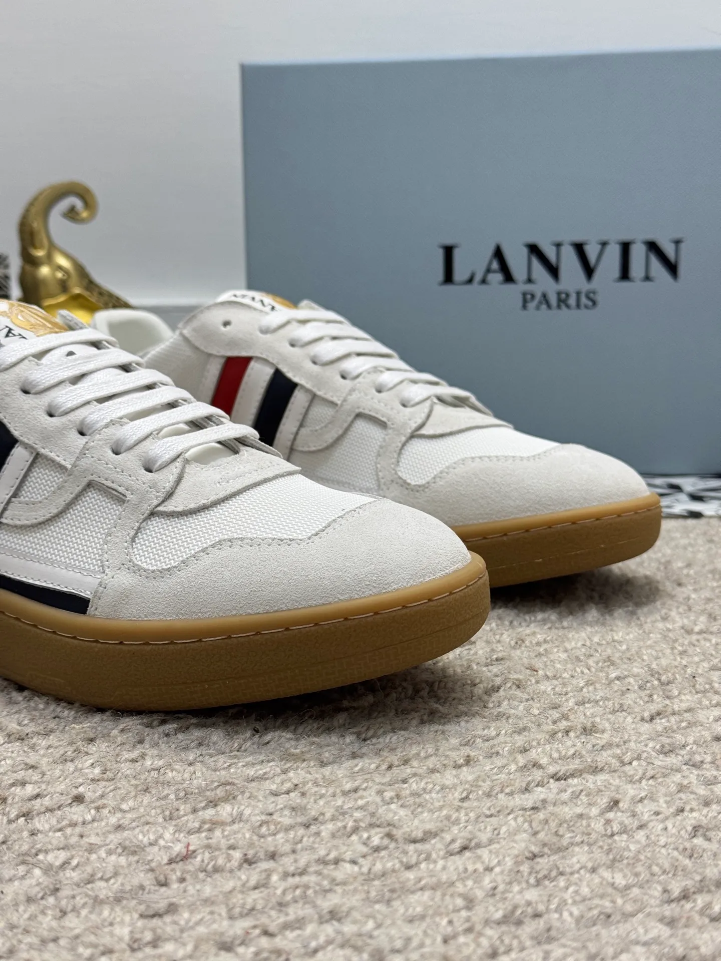 Men's men's shoes 💰520 [New style] 🦈🦈lanvin #LANVIN spring and summer series new colors ❤️‍🔥The latest lace-up fashionable casual Forrest Gump running shoes~bumpr high-quality couple 👫 series!! The latest trendy products of the season. Many bloggers have planted grass and purchased the original molds for customization. The uppers are nubuck leather. They are very versatile, fashionable and casual, and are comfortable to wear on the feet. Recommended! The original molds have clear logo rubber bottoms, which are non-slip and wear-resistant. Size: Female 36~40 Male 38-44 (45 customized